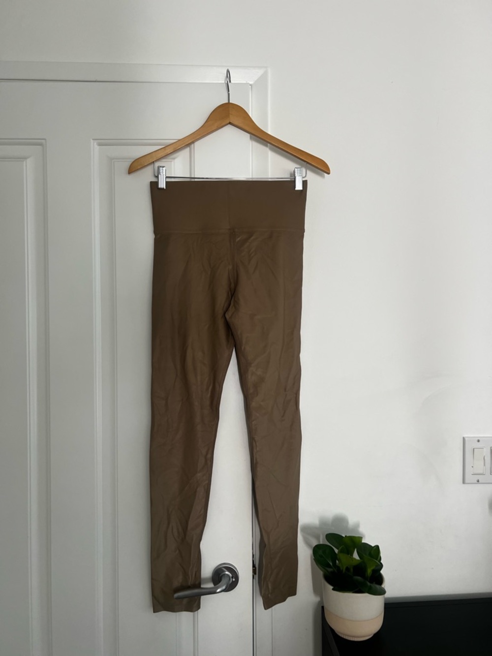 Carbon38 High-Rise Leggings In Brown